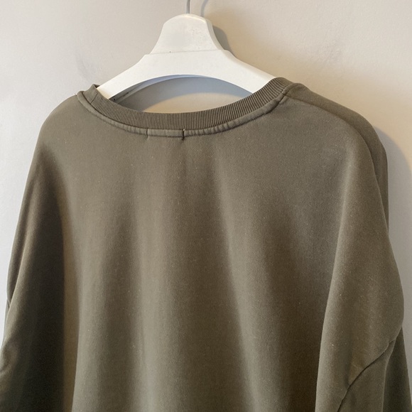 Good American Khaki Drop Shoulder Long Wide Sleeve Crewneck Sweatshirt - Picture 14 of 16